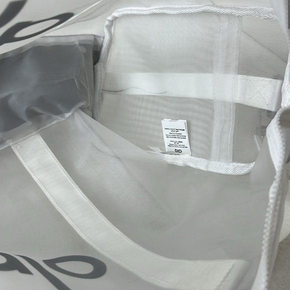 NWT ALO YOGA White Sheer Duffle Sport Travel Large Bag - Picture 7 of 9
